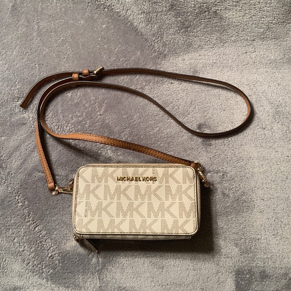 Michael Kors Small Logo Crossbody Wallet - Picture 1 of 9